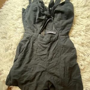 abercrombie and fitch romper. size:00